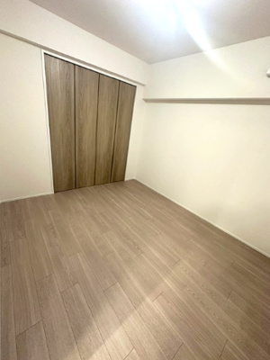 【収納】 | 吹田芙蓉ハイツ | 約5.2帖の納戸！子供部屋、書斎、趣味の部屋、ゲストルームなど、用途に合わせて柔軟に活用可能です。