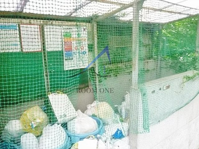 パールシティ中野のその他共用部分|敷地内ごみ置き場です。
