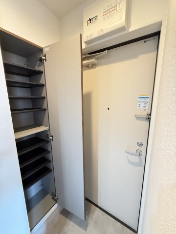 ベイルーム本厚木クレストの玄関