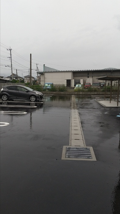 アバントの駐車場