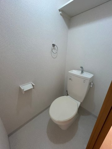 アスライフ宝塚山本ガーデンのトイレ|落ち着いた色調のトイレです