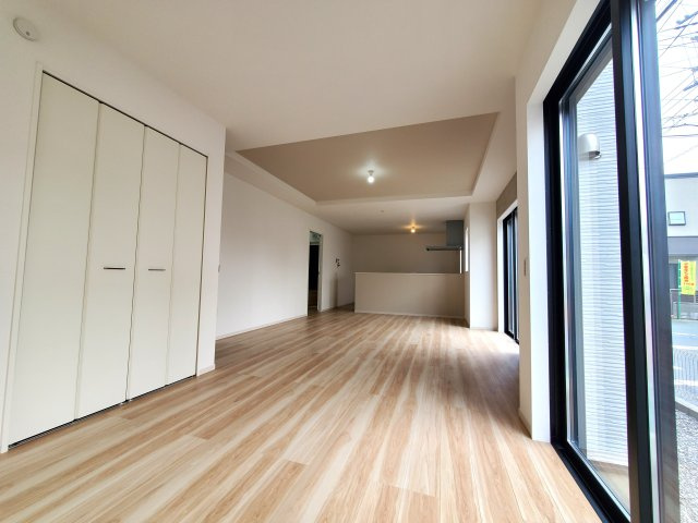 八潮市　鶴ケ曽根　新築戸建　　全3棟の居間・リビング|施工例です