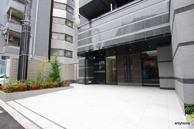 スプランディッド難波WEST 仲介手数料無料のエントランス