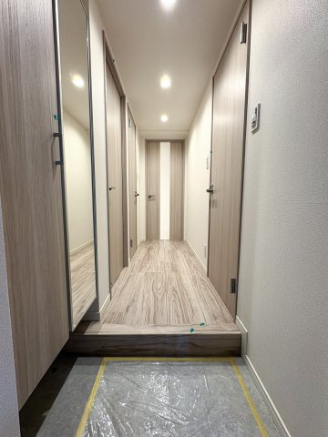 グランシティ葛西Ⅱの玄関|グランシティ葛西Ⅱ：玄関横にはシューズボックス・姿見が付いています！