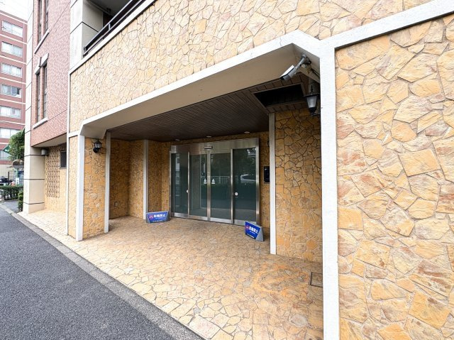 グランシティ葛西Ⅱのエントランス|「葛西」駅徒歩８分！平成１４年築の耐震基準適合マンション、グランシティ葛西Ⅱは即日現地案内可能となっておりますので、お気軽にお問い合わせください！