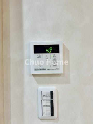 荒川区西尾久6丁目中古住宅の発電・温水設備|【給湯リモコン】外での一日を忘れさせてくれるオートバス機能でお好みの湯量・温度に調整された浴槽。