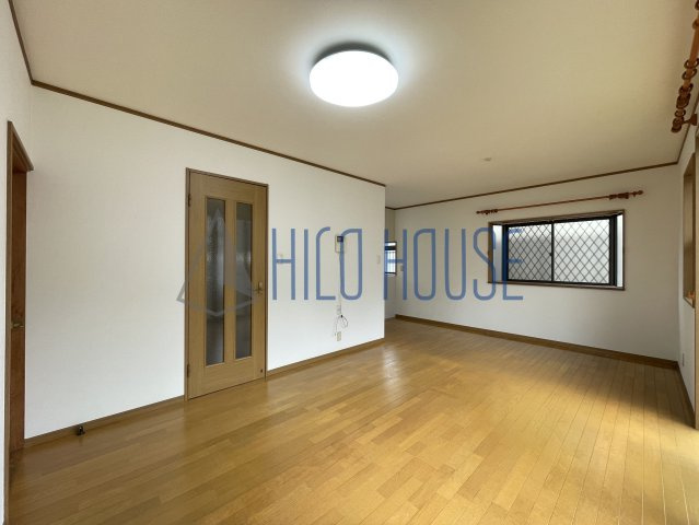 今成3丁目戸建の居間・リビング