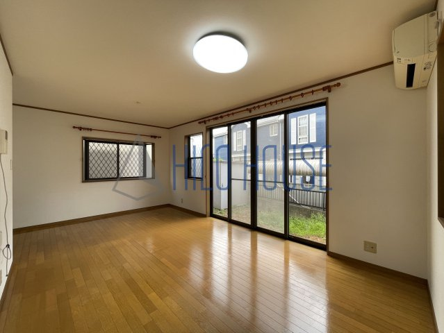 今成3丁目戸建の居間・リビング