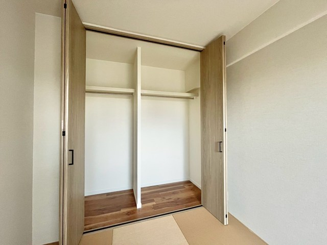 【収納】 | パレ千里壱号棟 | エイブル売買事業部では、箕面市・豊中市・吹田市・池田市・茨木市・高槻市の北摂エリア全域で、物件のご紹介を致しております。北摂エリアにて購入物件をお探しの際は、当社までお問合せ下さいませ。