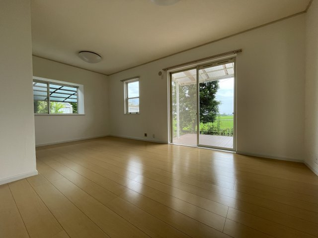 東金市道庭中古戸建の居間・リビング