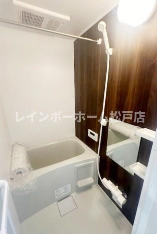 松戸市中根長津町のアパートの浴室|ゆったり過ごせるお風呂です