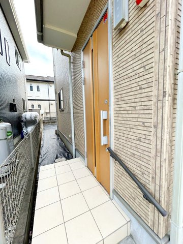 小山市間々田　中古戸建の玄関
