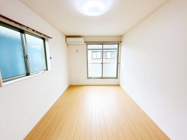小山市間々田　中古戸建の洋室