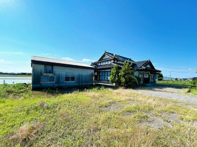 八代郡氷川町野津の中古一戸建の居間・リビング|1階東側19帖リビングの写真です。