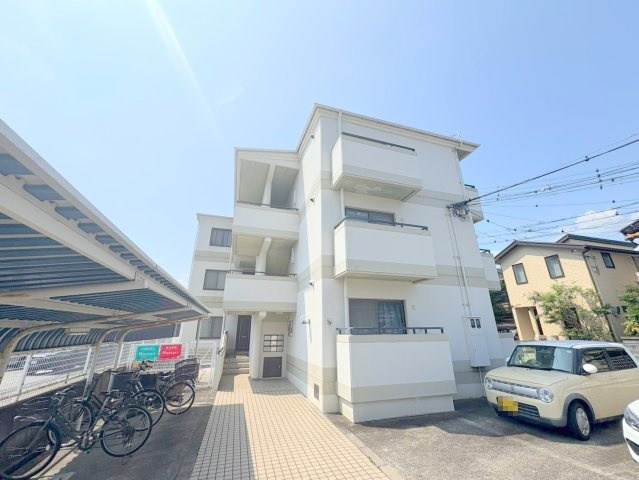 クレセントハイツ今里の外観|落ち着いた雰囲気の外観です