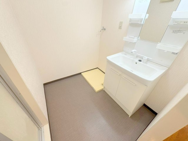 クレセントハイツ今里の洗面所|広い洗面スペース