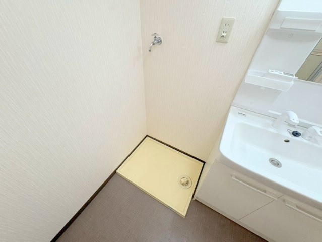 クレセントハイツ今里の洗面所|ゆったりとスペースのある洗面所