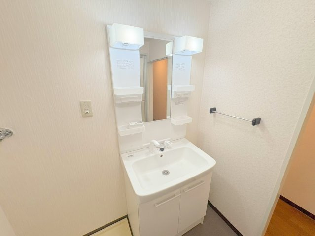 クレセントハイツ今里の洗面所|使いやすい洗面所です