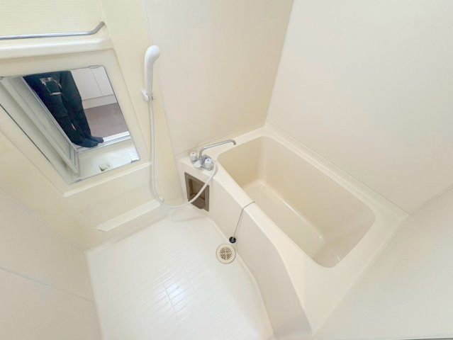 クレセントハイツ今里の浴室|コンパクトで使いやすいお風呂です