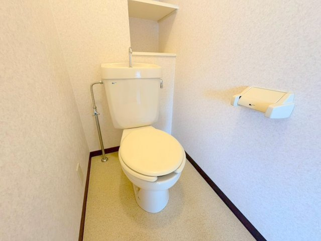 クレセントハイツ今里のトイレ|落ち着いた色調のトイレです