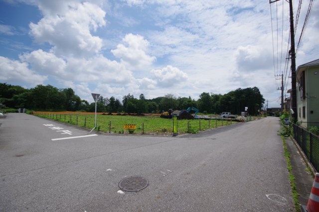 鹿沼市仁神堂町　分譲地　区画⑧　予約済の前面道路含む現地写真|分譲地接道