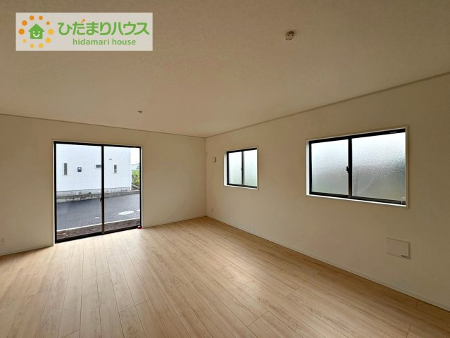 ひたちなか市津田第3　新築戸建　1号棟の居間・リビング|お子様が元気に遊べる広々としたリビングです。