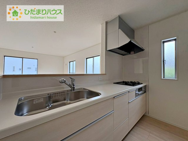 ひたちなか市津田第3　新築戸建　1号棟のキッチン|カウンターは少し高くなってますので、手元が隠れて来客からは見えにくくなってます♪