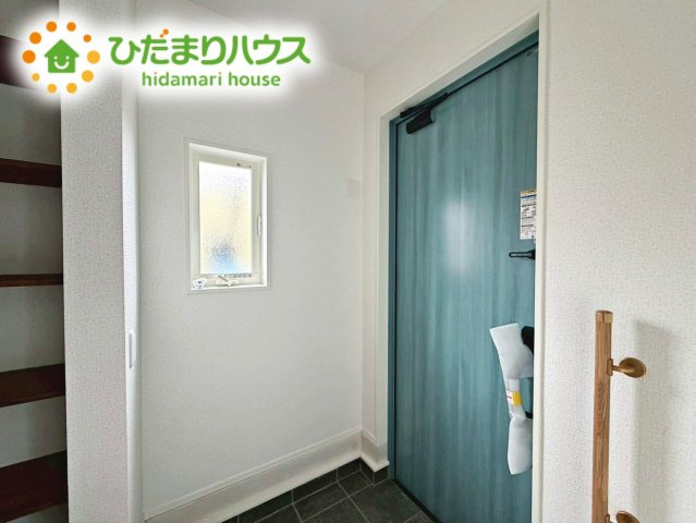 いわき市平赤井比良3丁目　新築戸建の玄関|スニーカーマニアも納得の天井まであるシューズボックス!(^^)!