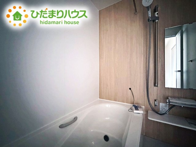 いわき市平赤井比良3丁目　新築戸建の浴室|"何歳まで一緒に入ってくれるだろうか・・・。
広いお風呂は、お子様と一緒に入るバスタイムがより楽しくなります。"