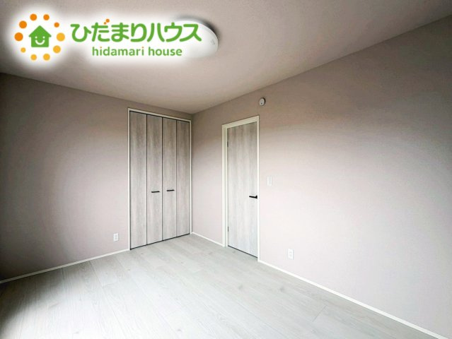 いわき市平赤井比良3丁目　新築戸建の寝室|広めの主寝室は、ベッドの他にもパソコンデスクやドレッサーなども置けちゃいます(*^-^*)