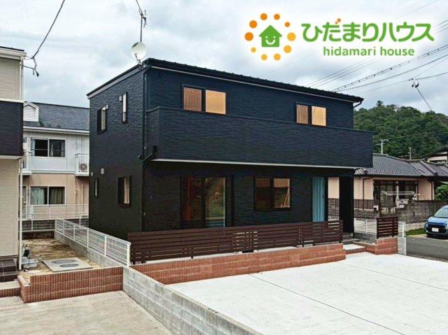 いわき市平赤井比良3丁目　新築戸建の外観|カースペース３台ＯＫ！来客用にもスペースを確保できて安心ですね(^^)/