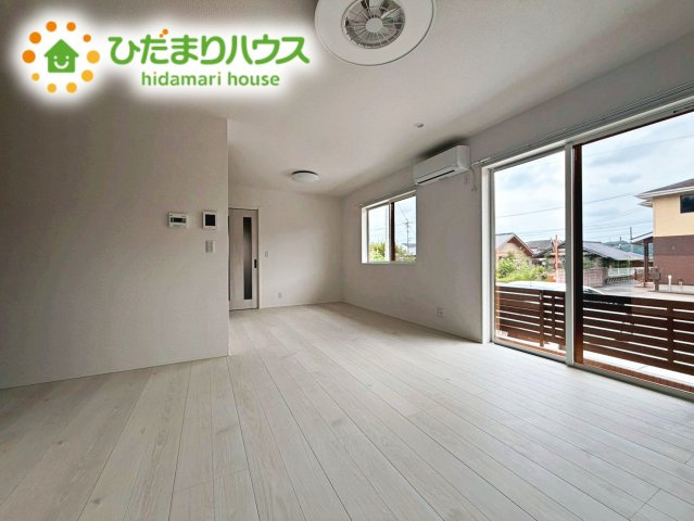 いわき市平赤井比良3丁目　新築戸建の居間・リビング|お子様が元気に遊べる広々としたリビングです。