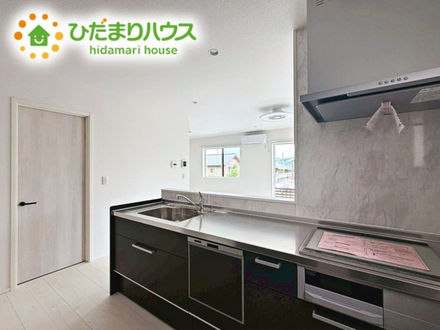 いわき市平赤井比良3丁目　新築戸建のキッチン|料理をしながらでも、ご家族との会話を楽しめる対面式キッチン