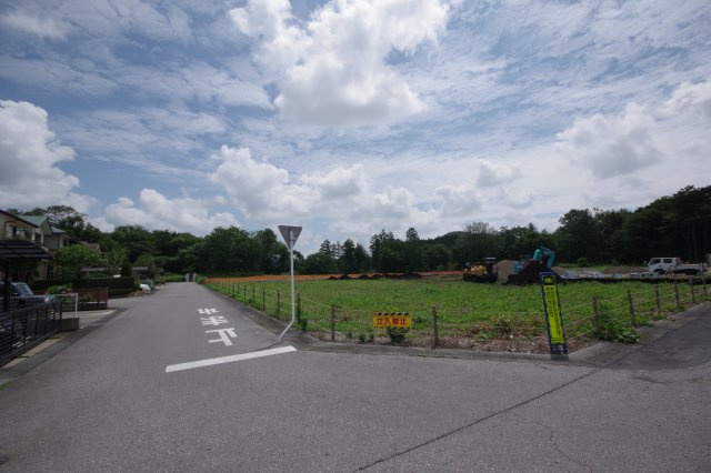 鹿沼市仁神堂町　分譲地　区画１９　予約済の前面道路含む現地写真|分譲地接道