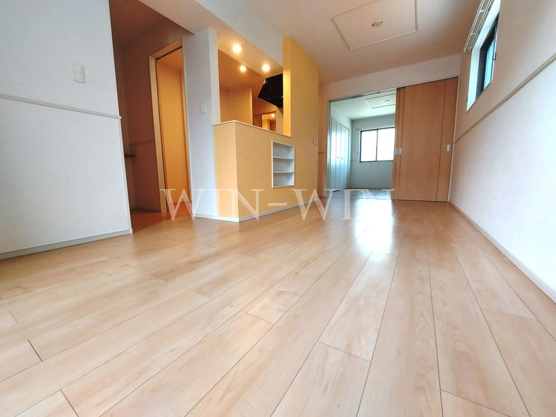 ロイヤル ウエスト Bの居間・リビング|イメージ（同建物内別部屋の写真です）