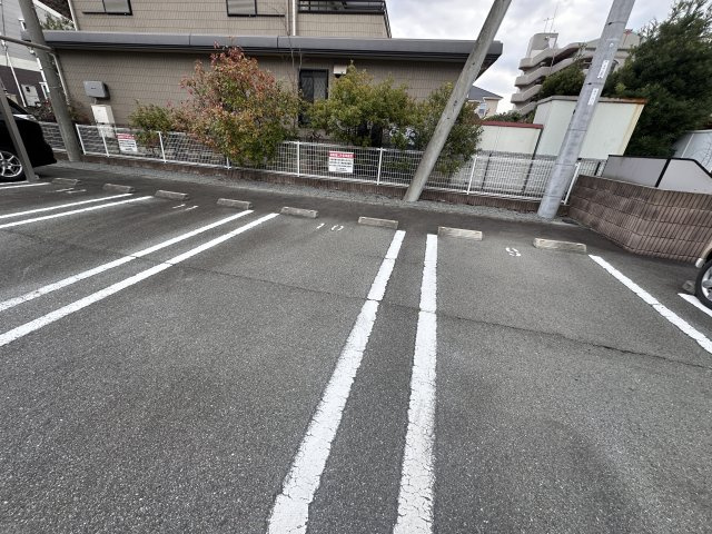 メゾンフルールの駐車場