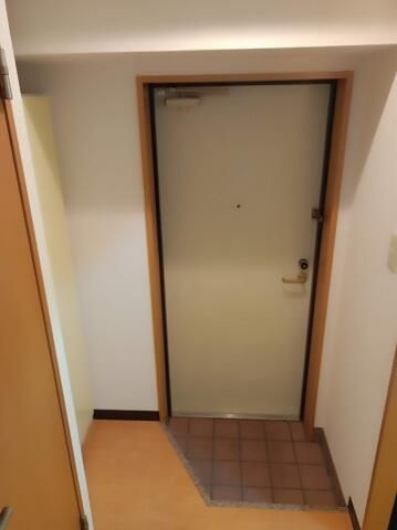 プレジール船橋本町の玄関