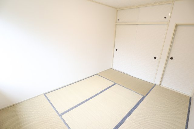 ハイツジュネスの和室|201号室の写真を使用しています。