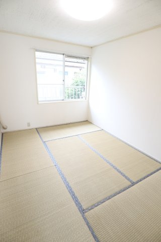 ハイツジュネスの和室|201号室の写真を使用しています。