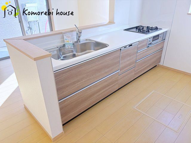 さいたま市見沼区堀崎町1159番　新築一戸建て　ハートフルタウン　Aのキッチン|26.10.11　撮影済み