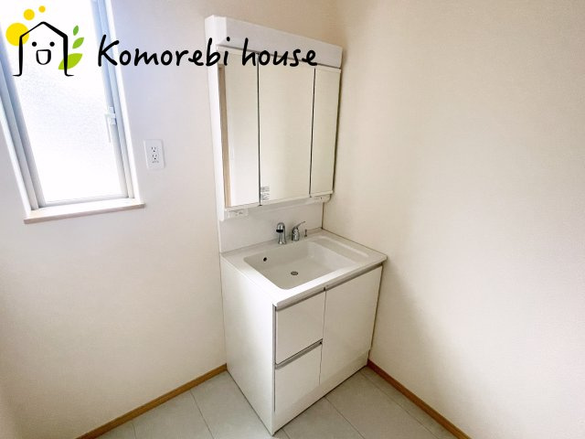 さいたま市見沼区堀崎町1159番　新築一戸建て　ハートフルタウン　Aの独立洗面台|26.9.8