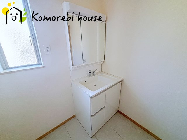 さいたま市見沼区堀崎町1159番　新築一戸建て　ハートフルタウン　Aの独立洗面台|26.10.11　撮影済み