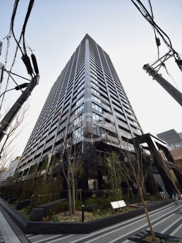 プレサンスレジェンド堺筋本町タワーの外観