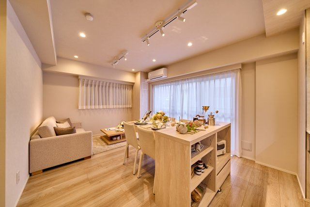 カーム・デイズ吾妻橋　3階　角　部屋　リ　ノベーションの居間・リビング