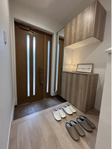 【仲介手数料０円】海老名市大谷南4丁目　中古一戸建ての玄関|海老名市大谷南4丁目　中古一戸建て