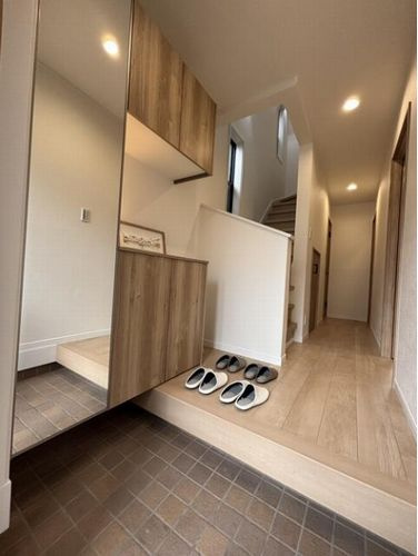 【仲介手数料０円】海老名市大谷南4丁目　中古一戸建ての玄関|海老名市大谷南4丁目　中古一戸建て