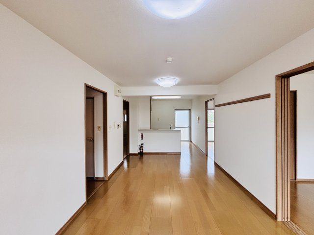 パルビューラーデュオの居間・リビング|※写真は、反転タイプのお部屋のものとなります。