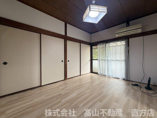 感田戸建ての洋室