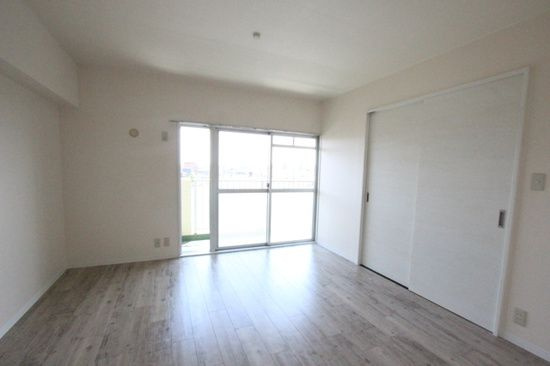 アーバンコート入場の寝室|落ち着いて過ごせるお部屋なので、寝室にいかがでしょうか
