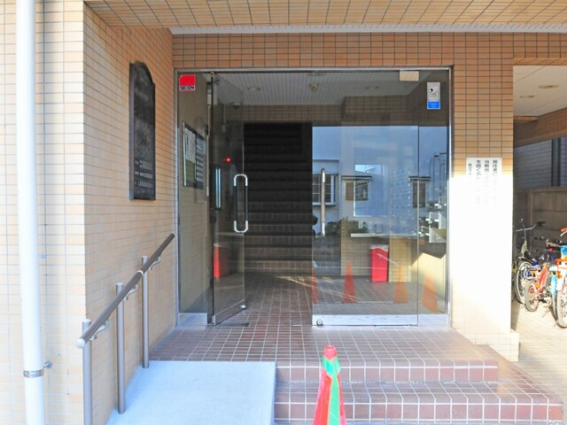 朝日プラザ堀切菖蒲園のエントランス|「堀切菖蒲園」駅徒歩２分！ペット飼育可能な耐震基準適合マンション、朝日プラザ堀切菖蒲園は即日現地案内可能となっておりますので、お気軽にお問い合わせください！